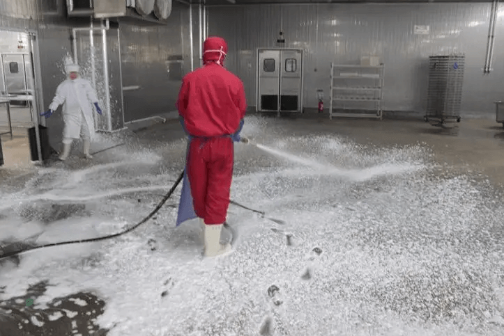 (圖:清洗泡沫現場)