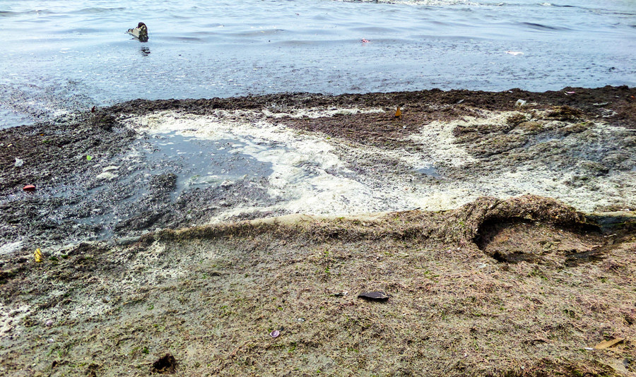 (圖:工業污水廢水泡沫)