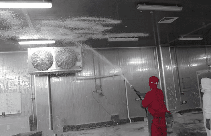 （圖：清洗劑清洗現場泡沫）