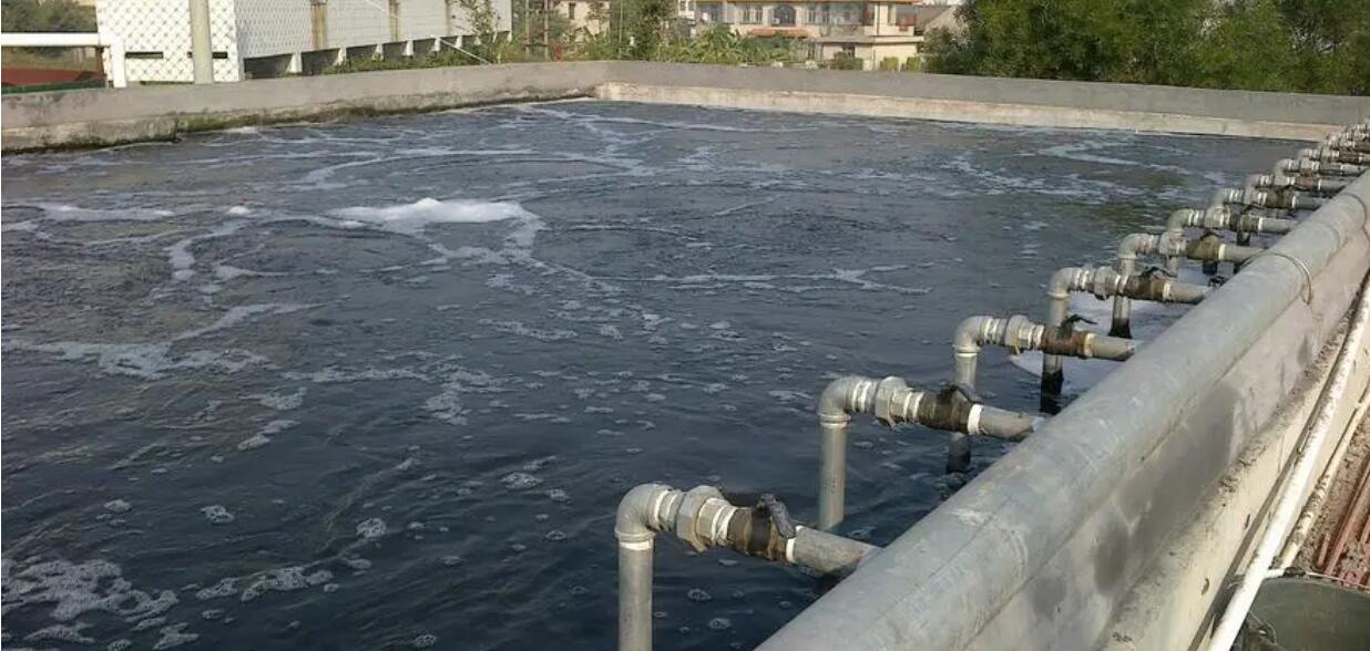 （圖：洗滌劑污水泡沫池）